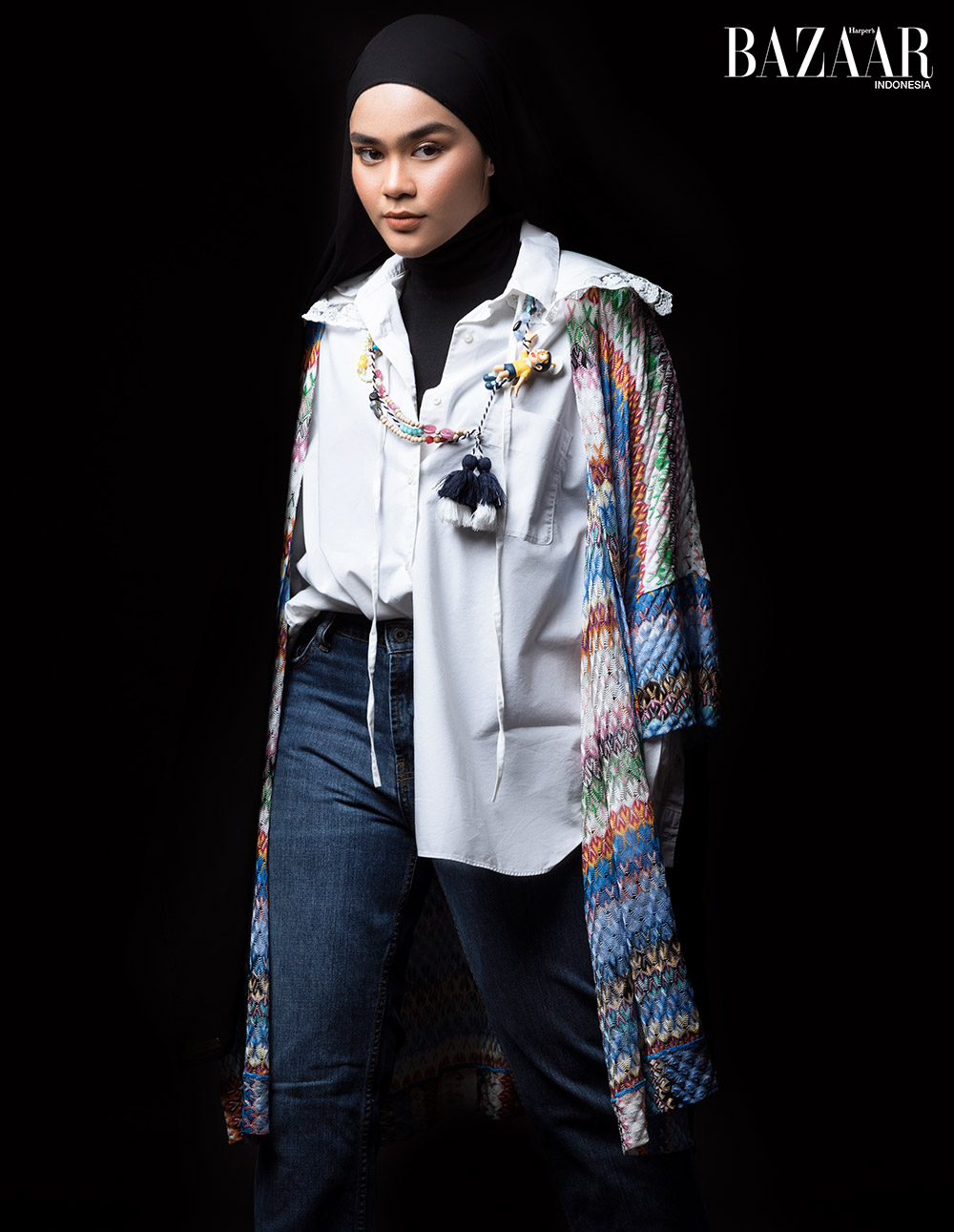 Savia menggunakan OUTER - MISSONI MARE AVAILABLE JADE BOUTIQUE, KEMEJA - UNIQLO, KALUNG - SHILVIA B., DENIM - MONOXROOM